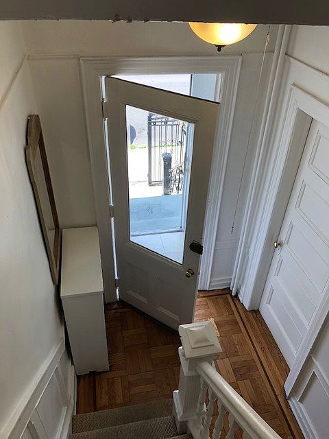 1st image of 173 E 32nd St #2