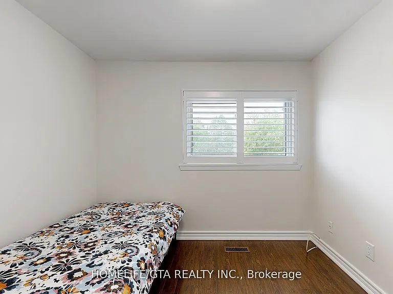 8 Whiteleas Ave — Photo 25