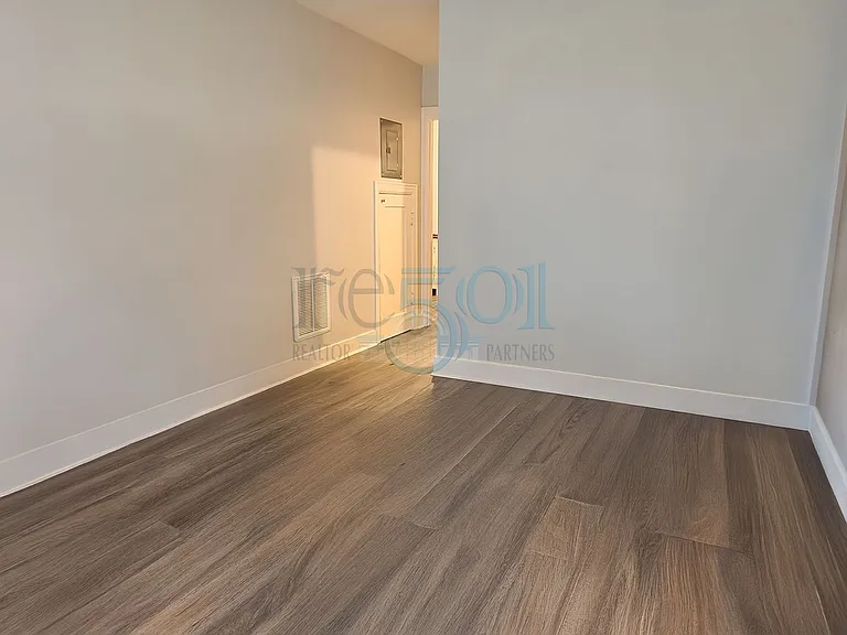 300 S Valentine St #4 — Photo 23