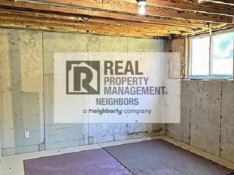 1636 Northbend Dr NE — Photo 32