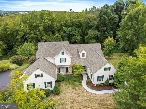 219 S Pine St, Elverson, PA 19520