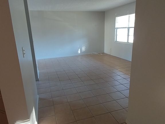 4th image of 5761 NE 33rd St