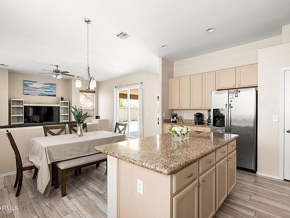 4th image of 3327 E JACINTO Avenue