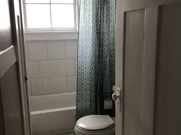 2nd image of 2735 Wisteria St