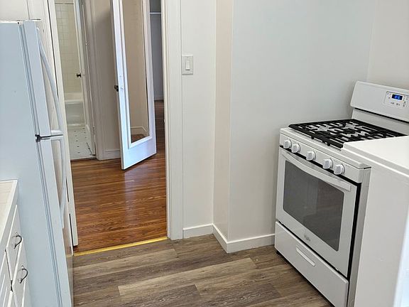 4th image of 3355 Octavia St #203