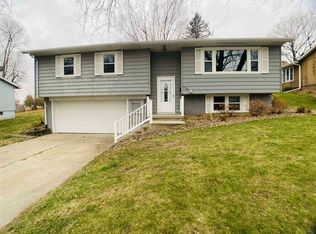 136 Country Club Rd, Williamsburg, IA 52361