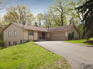 9561 Woodridge Cir, Eden Prairie, MN 55347