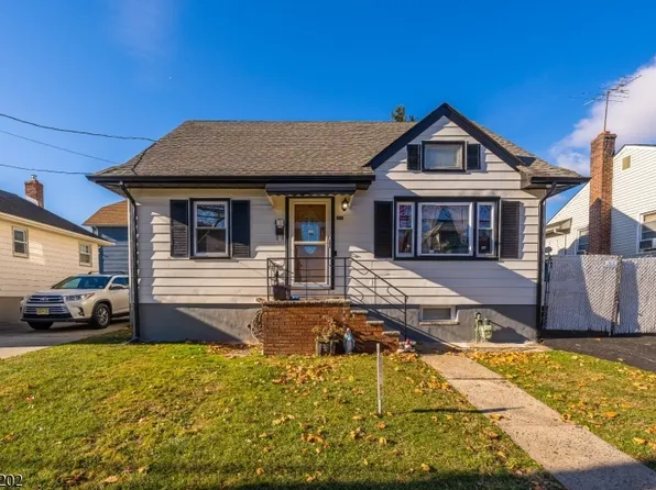 136 Bellevue St, Elizabeth City, NJ 07202