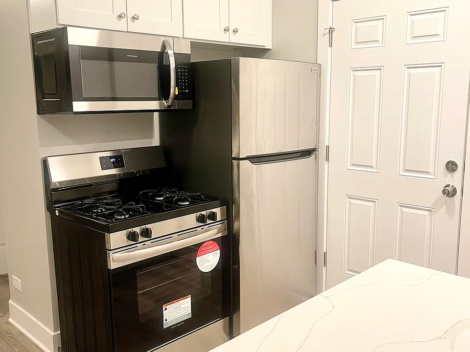 722 N Austin Blvd #3E