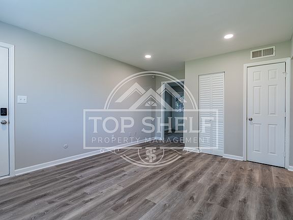 3rd image of 740 Mozley Dr SE #C6