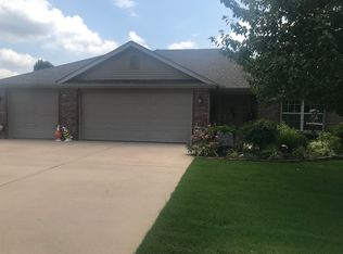 407 Lion Dr N, Gravette, AR 72736