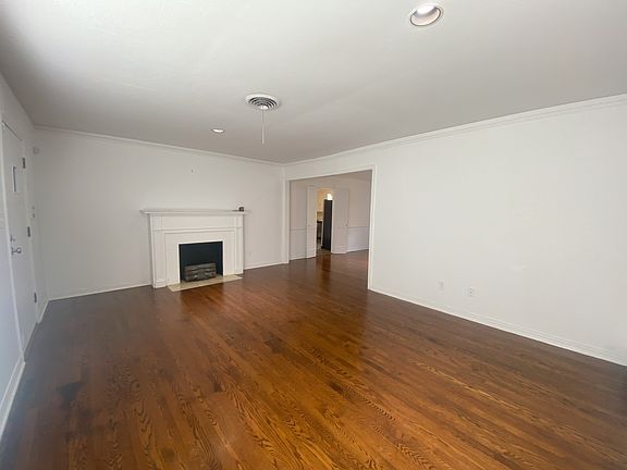 2nd image of 3848 Weyburn Dr