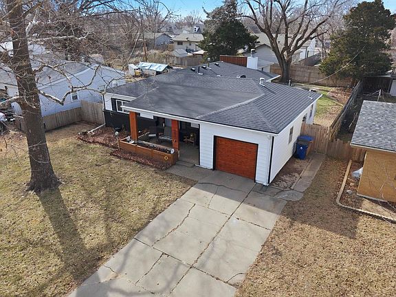 3rd image of 121 Western Ave