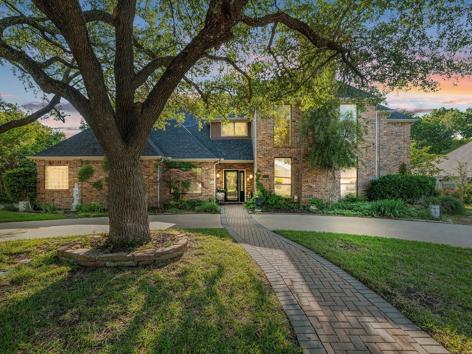 House on the Hill トップス　Checker 90 1121 Nottingham Dr, Cedar Hill, TX 75104 | Zillow