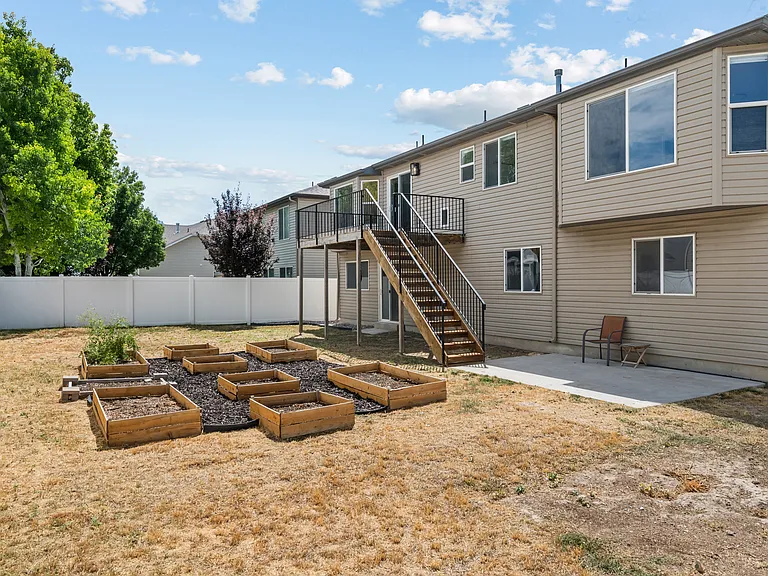 1060 W Oldham Dr — Photo 26