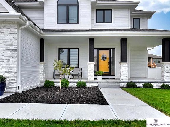 3rd image of 20923 Drexel St
