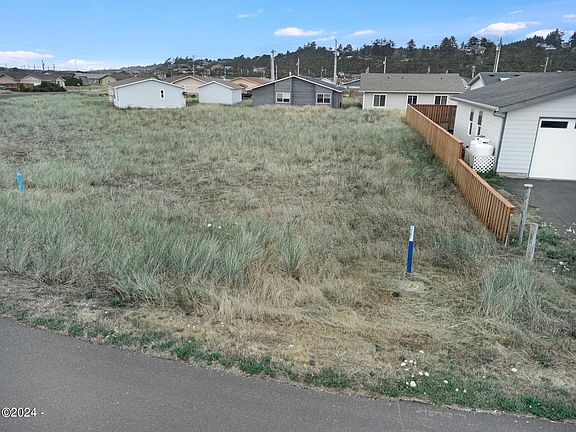 3rd image of 1928 NW Admiralty Cir