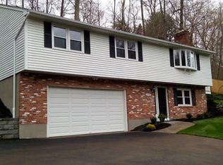 596 River Rd, Meriden, CT 06451