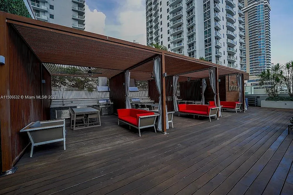 1 bed, 748 sqft, $3,800 — Photo 2