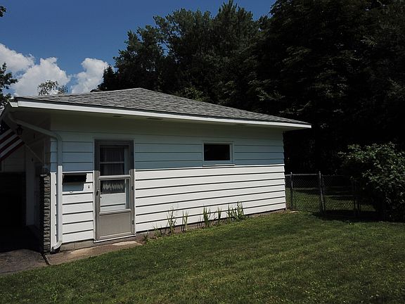 4th image of 16 Colonial Dr