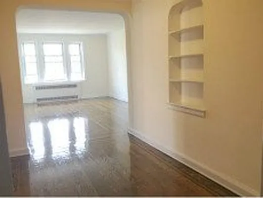 Rented by Eleni Moustakis LREB | media 19