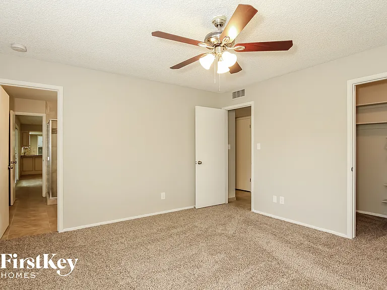 11202 N 38th Ave — Photo 7