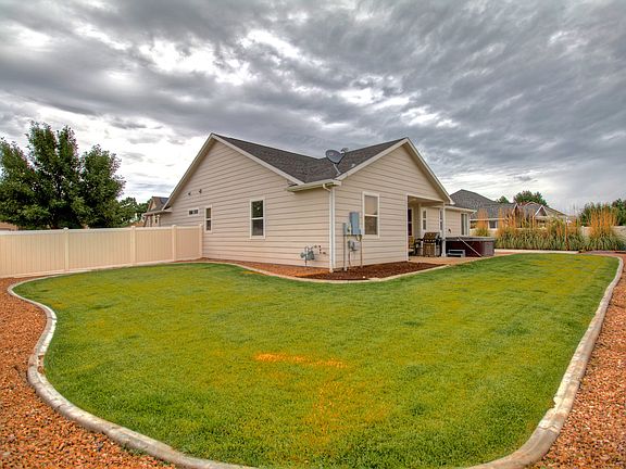 3rd image of 2852 Emily Dr