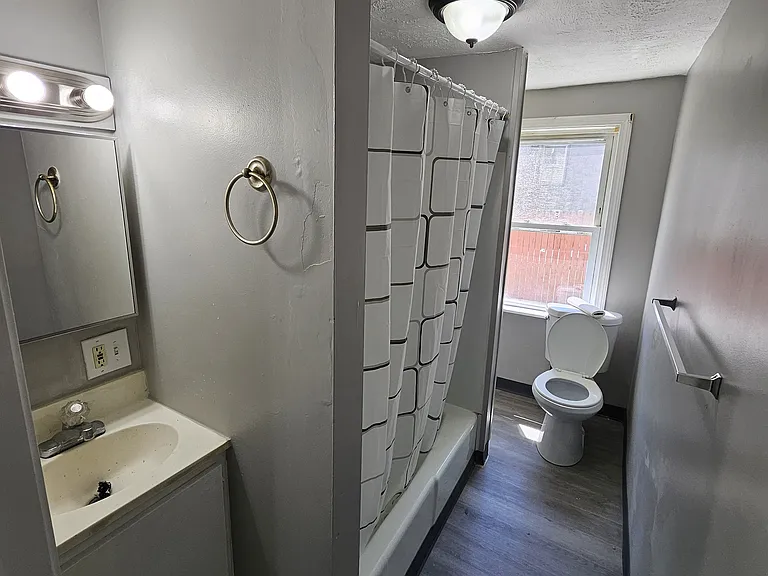12 Van Buren St #A — Photo 19