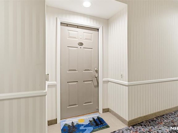 3rd image of 5301 Richmond Rd