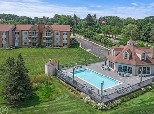 3442 Adams Shore Dr, Waterford, MI 48329