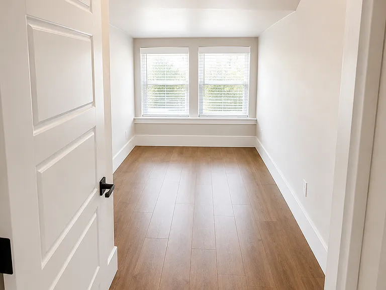 207 Chester Ave — Photo 12