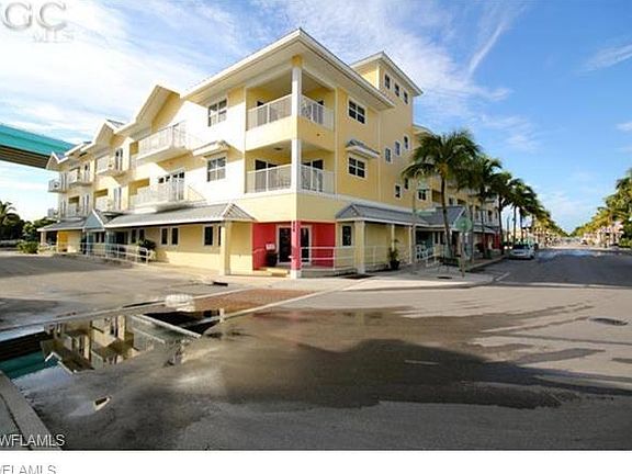 2nd image of 450 Old San Carlos Blvd #208