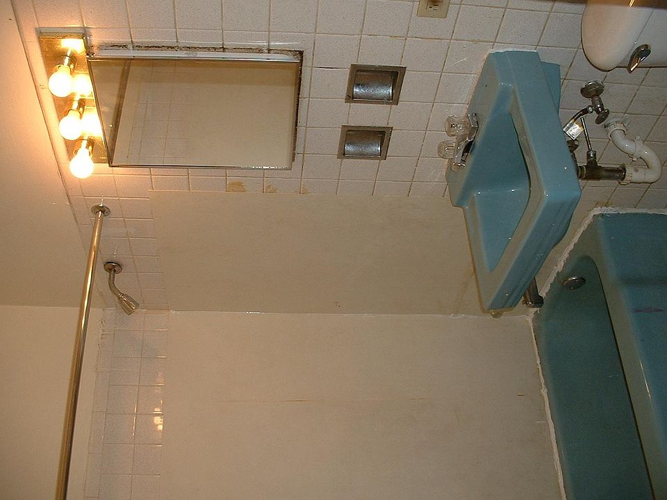 2nd image of 3013 Prairie St APT B