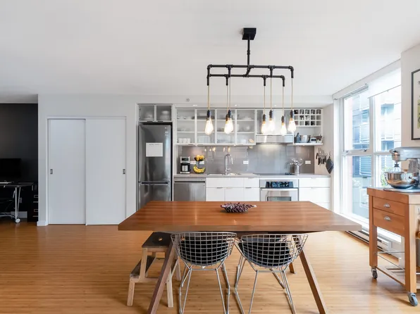 168 Powell St #601, Vancouver, BC V6A 0B2