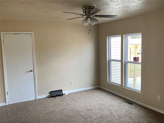 4th image of 1224 SW 47th St