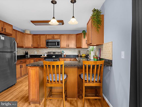 5th image of 546 Greenblades Ct