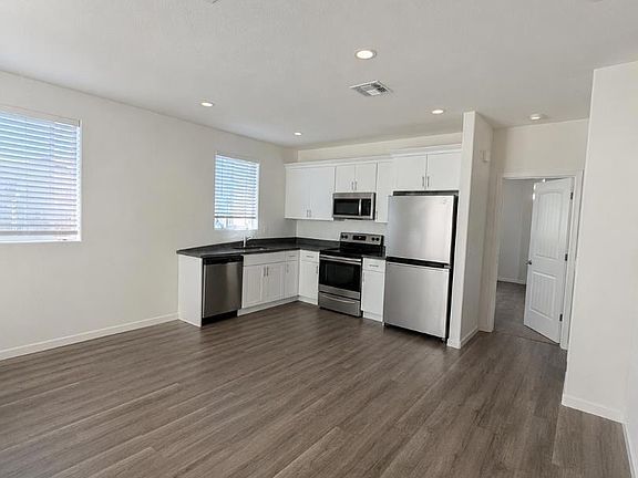 5th image of 805 Mora Cir