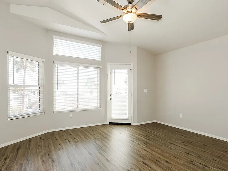 2151 E Briarwood Ter — Photo 10