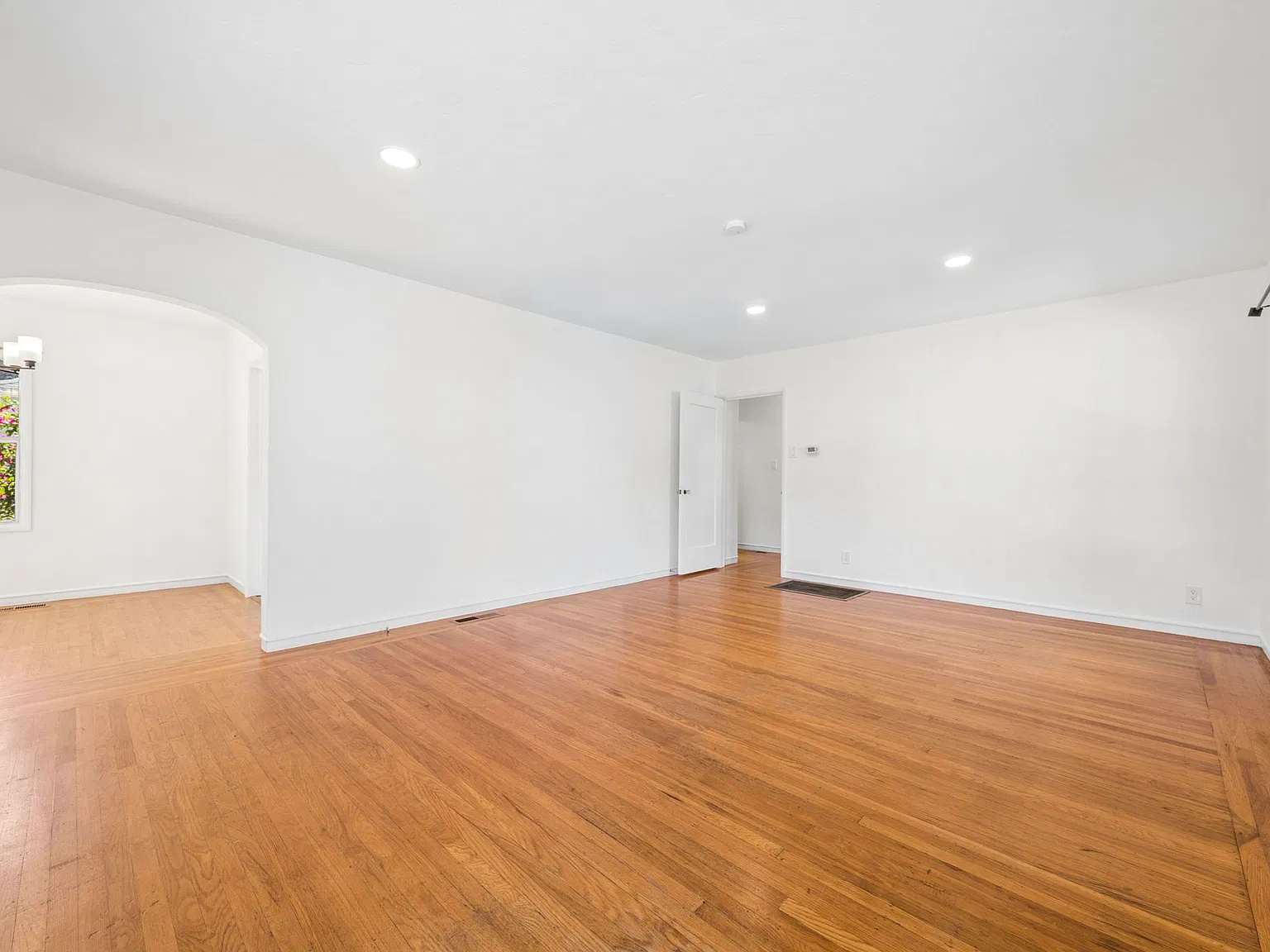 2 bed, 977 sqft, $3,495 — Photo 2
