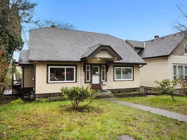 454 Rousseau St, New Westminster, BC V3L 3R3