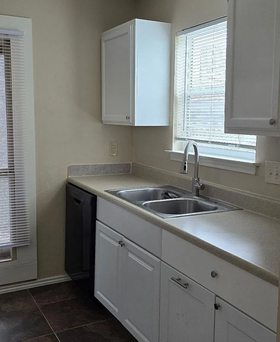 2 bed, 2.0 bath, 815 sqft, $1,275 — Photo 2