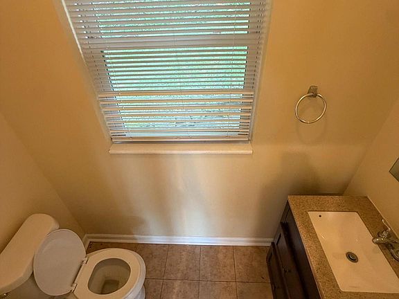 3rd image of 10 Woodmont Rd