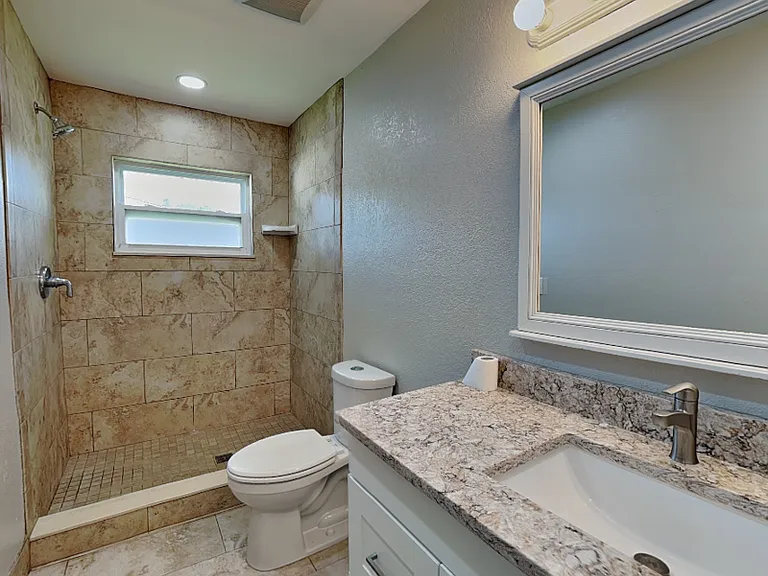 1016 Manchester Cir — Photo 3