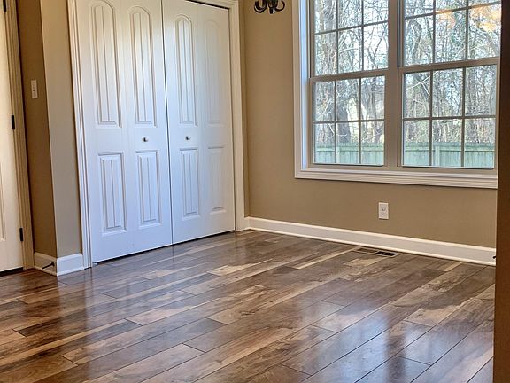 4th image of 3698 Fox Tail Dr