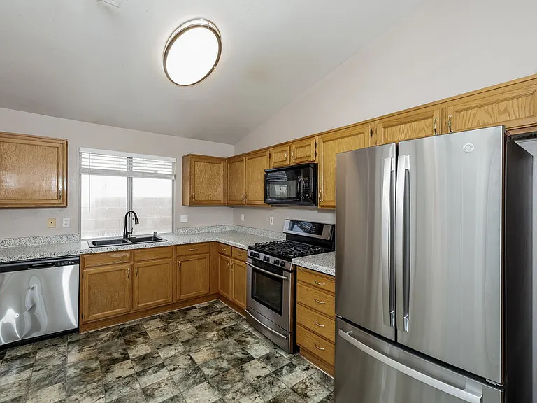 6125 Wild Berry Dr — Photo 8