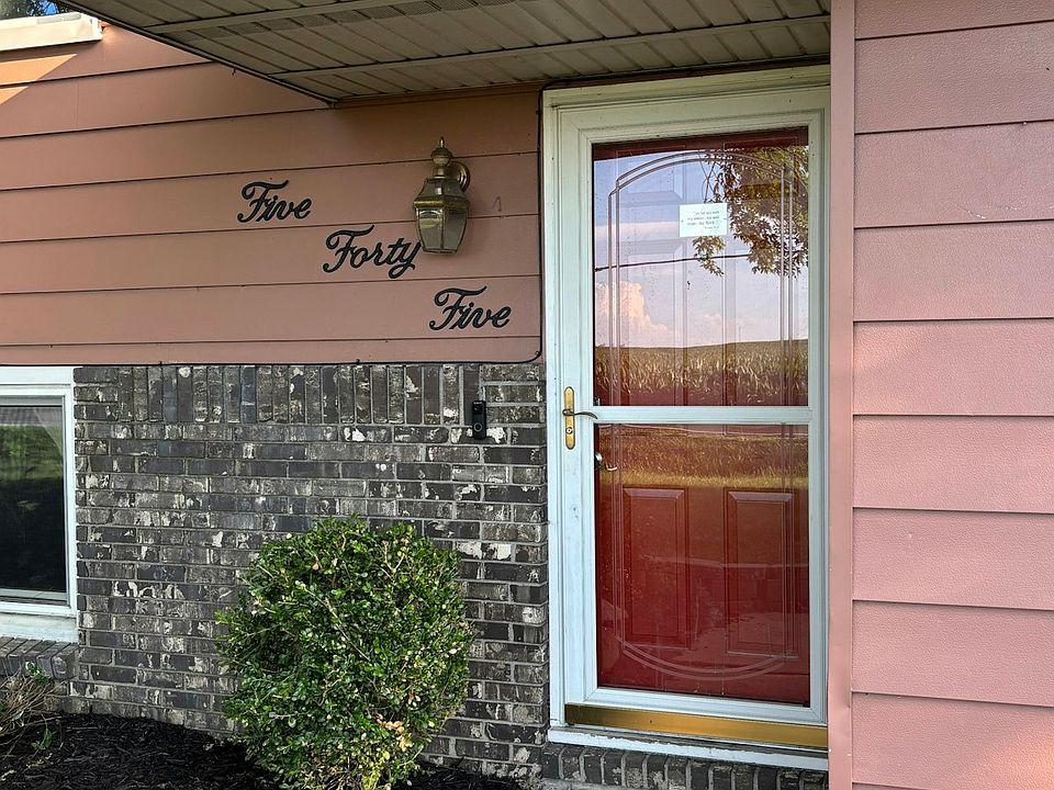 1st image of 545 W Forsyth Rd