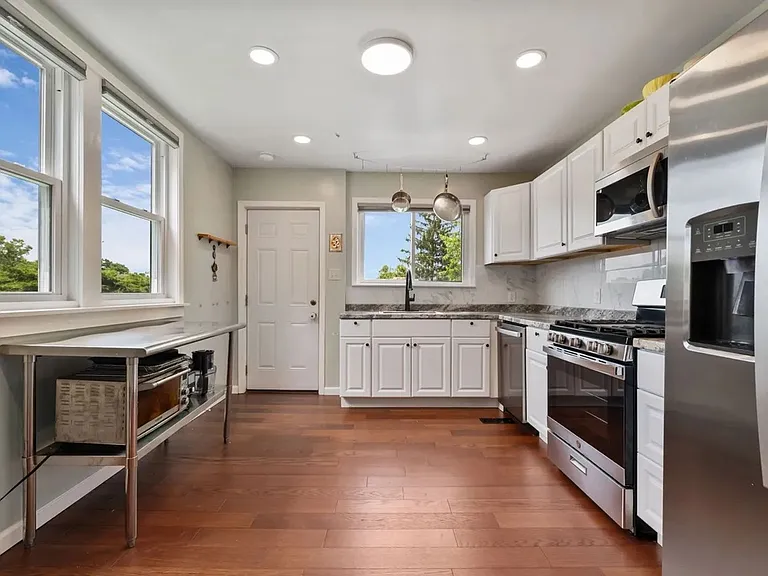 637 Bigelow St — Photo 18