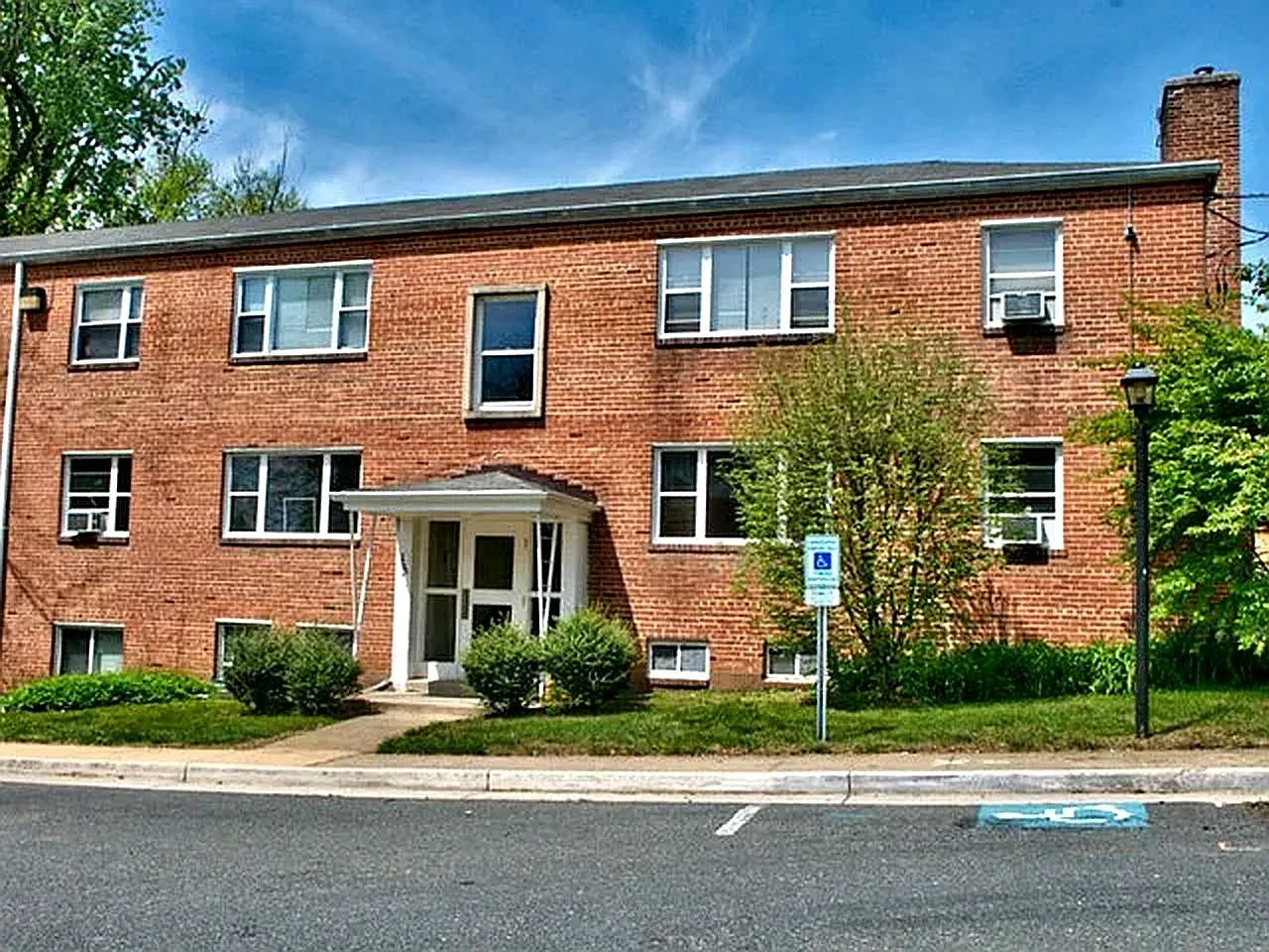 J At Falls Church Apartments — Photo 1