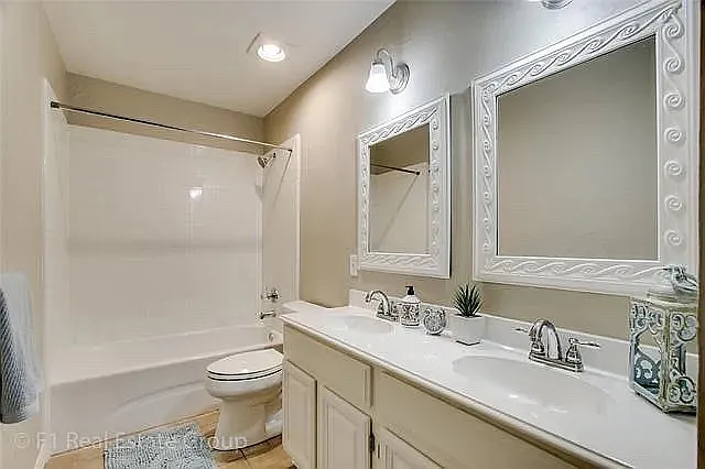 2923 Brittany Ln — Photo 7