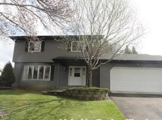 8723 N Brook Cir N, Brooklyn Park, MN 55428